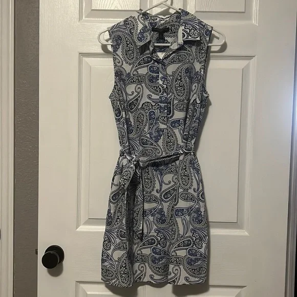 banana republic blue and white dress Banana Republic Steel Blue, Charcoal, White Floral Sleeveless Dress Wo –  MSU Surplus Store main image 1